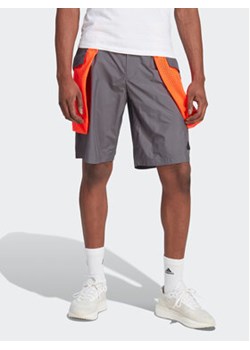 adidas Szorty sportowe City Escape Premium Shorts IC3730 Szary Loose Fit ze sklepu MODIVO w kategorii Spodenki męskie - zdjęcie 168658004