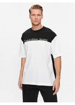 Calvin Klein Jeans T-Shirt J30J324010 Biały Regular Fit ze sklepu MODIVO w kategorii T-shirty męskie - zdjęcie 168662920
