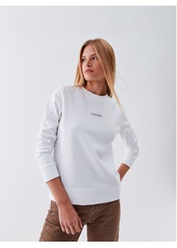 Calvin Klein Bluza Micro Logo K20K205453 Biały Regular Fit ze sklepu MODIVO w kategorii Bluzy damskie - zdjęcie 168663714
