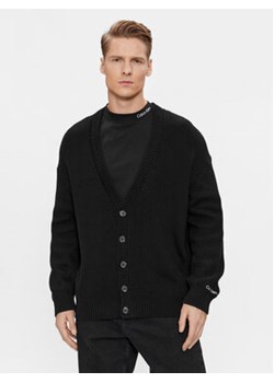Calvin Klein Jeans Kardigan J30J325066 Czarny Regular Fit ze sklepu MODIVO w kategorii Swetry męskie - zdjęcie 168665124