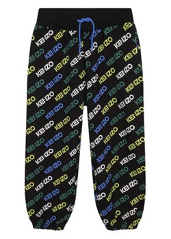 Kenzo Kids Spodnie dresowe K24291 S Czarny Regular Fit ze sklepu MODIVO w kategorii Spodnie chłopięce - zdjęcie 168665714