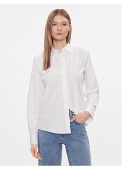 Tommy Hilfiger Koszula Essential WW0WW40543 Biały Regular Fit ze sklepu MODIVO w kategorii Koszule damskie - zdjęcie 168665990