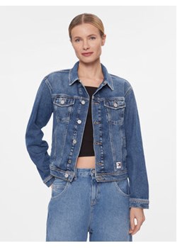 Tommy Jeans Kurtka jeansowa DW0DW16986 Niebieski Mom Fit ze sklepu MODIVO w kategorii Kurtki damskie - zdjęcie 168666574