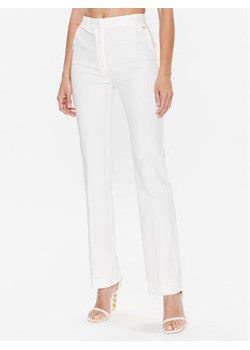 Marciano Guess Spodnie materiałowe 3GGB06 9913Z Biały Regular Fit ze sklepu MODIVO w kategorii Spodnie damskie - zdjęcie 168669253