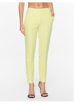 Liu Jo Spodnie materiałowe CA3235 T2200 Żółty Slim Fit ze sklepu MODIVO w kategorii Spodnie damskie - zdjęcie 168670044