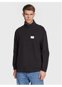 Calvin Klein Jeans Longsleeve J30J322626 Czarny Regular Fit ze sklepu MODIVO w kategorii T-shirty męskie - zdjęcie 168670623