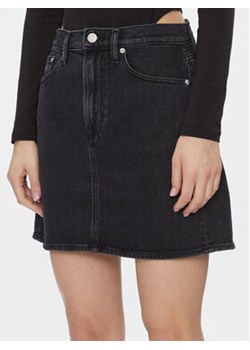 Tommy Jeans Spódnica jeansowa Mom Uh Skirt Cg4181 DW0DW17286 Czarny Slim Fit ze sklepu MODIVO w kategorii Spódnice - zdjęcie 168670713