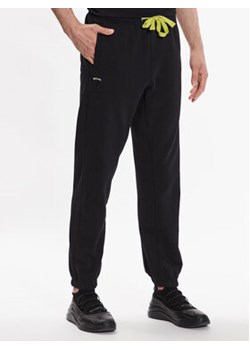Blauer Spodnie dresowe 23SBLUF07089 005662 Czarny Relaxed Fit ze sklepu MODIVO w kategorii Spodnie męskie - zdjęcie 168671090