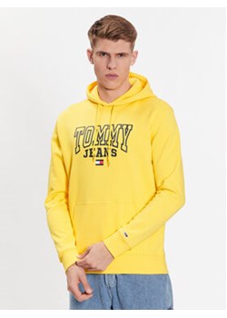 Tommy Jeans Bluza Entry Graphic DM0DM16792 Żółty Regular Fit ze sklepu MODIVO w kategorii Bluzy męskie - zdjęcie 168672080