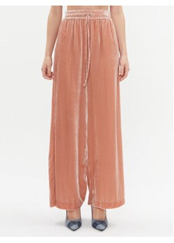 TWINSET Spodnie materiałowe 232TT2202 Różowy Relaxed Fit ze sklepu MODIVO w kategorii Spodnie damskie - zdjęcie 168673192