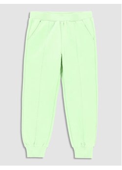Coccodrillo Spodnie dresowe WC3120103EVG Zielony Regular Fit ze sklepu MODIVO w kategorii Spodnie dziewczęce - zdjęcie 168673582