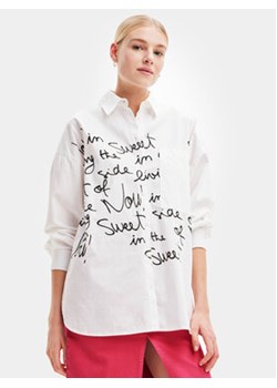 Desigual Koszula 23WWCW19 Biały Loose Fit ze sklepu MODIVO w kategorii Koszule damskie - zdjęcie 168674014