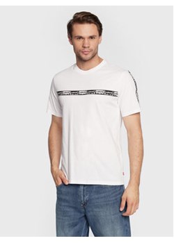 Levi's® T-Shirt Core 16143-0612 Biały Relaxed Fit ze sklepu MODIVO w kategorii T-shirty męskie - zdjęcie 168675134