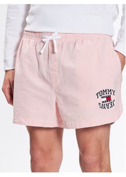 Tommy Jeans Szorty materiałowe DM0DM16294 Pomarańczowy Regular Fit ze sklepu MODIVO w kategorii Spodenki męskie - zdjęcie 168676014
