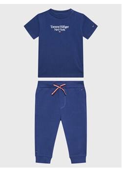 Tommy Hilfiger Komplet t-shirt i spodnie Essential KN0KN01555 Granatowy Regular Fit ze sklepu MODIVO w kategorii Komplety niemowlęce - zdjęcie 168679661