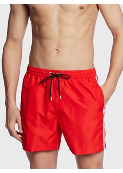 Calvin Klein Swimwear Szorty kąpielowe KM0KM00810 Czerwony Regular Fit ze sklepu MODIVO w kategorii Kąpielówki - zdjęcie 168680134