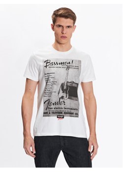 Wrangler T-Shirt Bassmen W7FKEEW04 112326246 Biały Regular Fit ze sklepu MODIVO w kategorii T-shirty męskie - zdjęcie 168684290