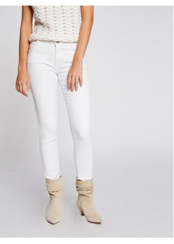 Morgan Jeansy 211-PETRA1 Biały Skinny Fit ze sklepu MODIVO w kategorii Jeansy damskie - zdjęcie 168689471