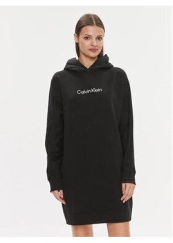 Calvin Klein Sukienka dzianinowa Hero Logo Hoodie Dress K20K206897 Czarny Regular Fit ze sklepu MODIVO w kategorii Sukienki - zdjęcie 168689700