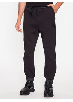 Boss Spodnie dresowe Hover Lotus 50499064 Czarny Regular Fit ze sklepu MODIVO w kategorii Spodnie męskie - zdjęcie 168689923