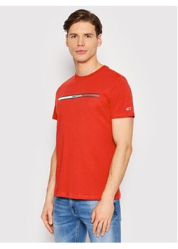 Tommy Jeans T-Shirt Essential Flag DM0DM13509 Czerwony Regular Fit ze sklepu MODIVO w kategorii T-shirty męskie - zdjęcie 168690182
