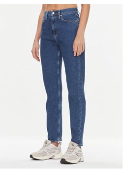 Calvin Klein Jeans Jeansy Authentic J20J221831 Niebieski Straight Fit ze sklepu MODIVO w kategorii Jeansy damskie - zdjęcie 168690241