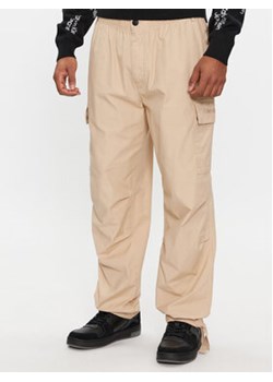 Calvin Klein Jeans Spodnie cargo Essential Regular Cargo Pant J30J324692 Beżowy Regular Fit ze sklepu MODIVO w kategorii Spodnie męskie - zdjęcie 168692174
