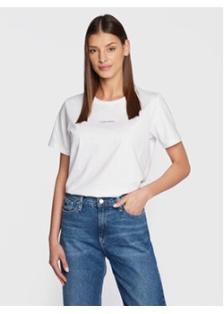 Calvin Klein T-Shirt Micro Logo K20K205454 Biały Regular Fit ze sklepu MODIVO w kategorii Bluzki damskie - zdjęcie 168692934