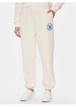 Tommy Hilfiger Spodnie dresowe Crest Sweat Pant WW0WW40601 Écru Regular Fit ze sklepu MODIVO w kategorii Spodnie damskie - zdjęcie 168694493