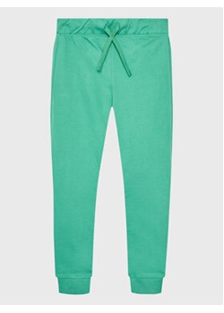 United Colors Of Benetton Spodnie dresowe 3BC1CF02M Zielony Regular Fit ze sklepu MODIVO w kategorii Spodnie chłopięce - zdjęcie 168694573