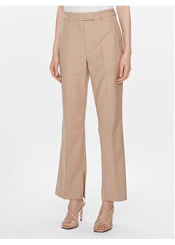 IVY OAK Spodnie materiałowe Polina IO115166 Beżowy Straight Fit ze sklepu MODIVO w kategorii Spodnie damskie - zdjęcie 168696231