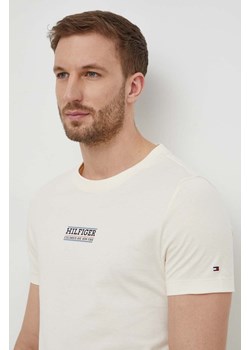 Tommy Hilfiger t-shirt bawełniany męski kolor beżowy z nadrukiem MW0MW34387 ze sklepu ANSWEAR.com w kategorii T-shirty męskie - zdjęcie 168707031