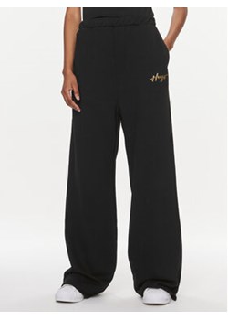 Hugo Spodnie dresowe Nasuede_2 50508560 Czarny Relaxed Fit ze sklepu MODIVO w kategorii Spodnie damskie - zdjęcie 168725703