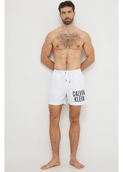 Calvin Klein szorty kąpielowe kolor biały ze sklepu ANSWEAR.com w kategorii Kąpielówki - zdjęcie 168727954