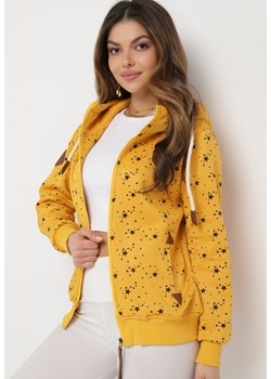 Żółta Bluza z Kapturem z Nadrukiem Gwiazdek Aveneda ze sklepu Born2be Odzież w kategorii Bluzy damskie - zdjęcie 168732154