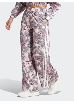 adidas Spodnie dresowe Future Icons 3-Stripes IM2446 Różowy Loose Fit ze sklepu MODIVO w kategorii Spodnie damskie - zdjęcie 168735564