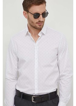 Calvin Klein koszula męska kolor biały slim z kołnierzykiem klasycznym ze sklepu ANSWEAR.com w kategorii Koszule męskie - zdjęcie 168736770