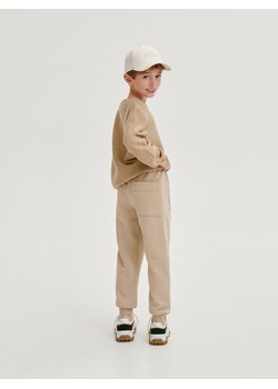 Reserved - Dresowe joggery z zamkami - beżowy ze sklepu Reserved w kategorii Spodnie chłopięce - zdjęcie 168758892