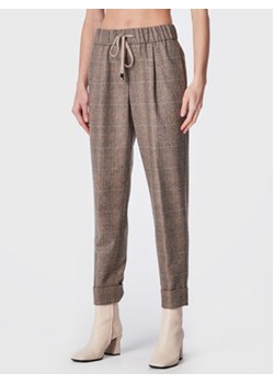 Peserico Easy Spodnie materiałowe M04785 08586 Beżowy Regular Fit ze sklepu MODIVO w kategorii Spodnie damskie - zdjęcie 168761384