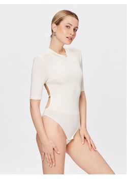 Undress Code Body Watch You Back Écru Slim Fit ze sklepu MODIVO w kategorii Body damskie - zdjęcie 168766952