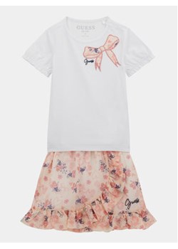 Guess Komplet t-shirt i spódniczka K4RG02K6YW0 Biały Regular Fit ze sklepu MODIVO w kategorii Komplety dziewczęce - zdjęcie 168794661