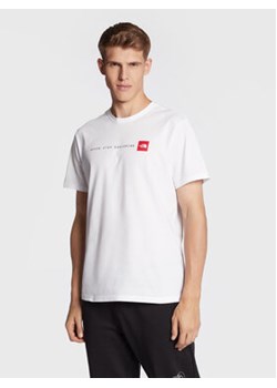 The North Face T-Shirt Never Stop Exploring NF0A7X1M Biały Regular Fit ze sklepu MODIVO w kategorii T-shirty męskie - zdjęcie 168810053