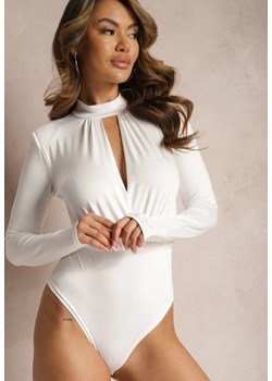 Białe Body z Ozdobnie Wyciętym Dekoltem i Marszczeniami Rillina ze sklepu Renee odzież w kategorii Bluzki damskie - zdjęcie 168815014