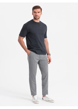 Męskie spodnie o klasycznym kroju w delikatną kratę - szare V3 OM-PACP-0187 ze sklepu ombre w kategorii Spodnie męskie - zdjęcie 168818024