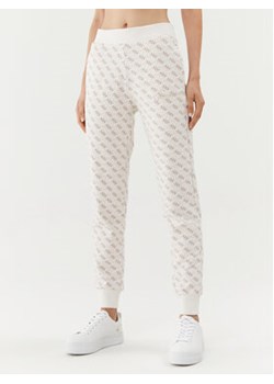 Guess Spodnie dresowe Debbi V3BB18 K7ON1 Biały Regular Fit ze sklepu MODIVO w kategorii Spodnie damskie - zdjęcie 168820012