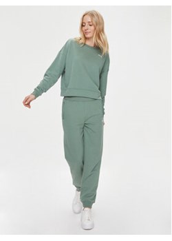 Puma Dres Loungewear 676089 Zielony Relaxed Fit ze sklepu MODIVO w kategorii Dresy damskie - zdjęcie 168820340