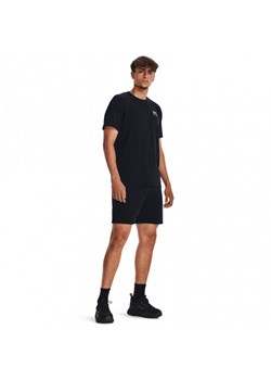 Męskie spodenki dresowe Under Armour UA Essential Fleece Shorts - czarne ze sklepu Sportstylestory.com w kategorii Spodenki męskie - zdjęcie 168823420