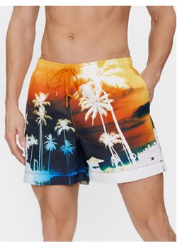 Tommy Hilfiger Szorty kąpielowe Photoprint UM0UM03295 Kolorowy Regular Fit ze sklepu MODIVO w kategorii Kąpielówki - zdjęcie 168827193