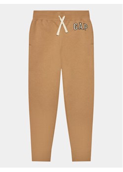 Gap Spodnie dresowe 772098-03 Brązowy Regular Fit ze sklepu MODIVO w kategorii Spodnie chłopięce - zdjęcie 168827390
