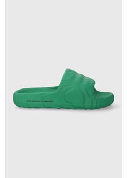 adidas Originals klapki Adilette 22 męskie kolor zielony ze sklepu PRM w kategorii Klapki męskie - zdjęcie 168847641
